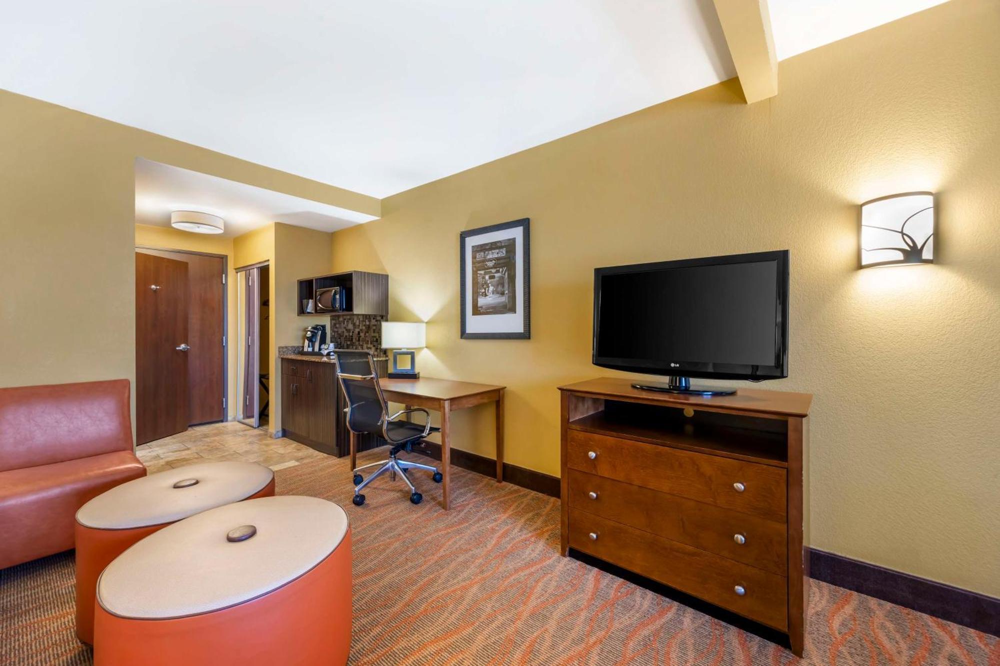 Best Western Plus Tupelo Inn & Suites Екстериор снимка
